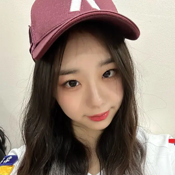 Kim ChaeYeon gallery image