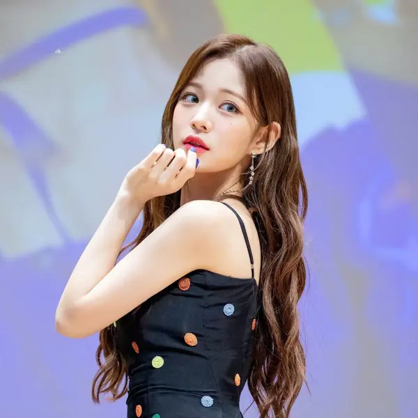 Chaeyoung gallery image