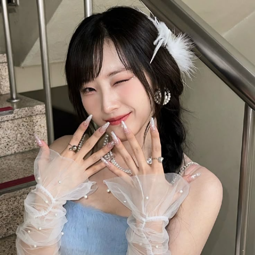 HaSeul gallery image
