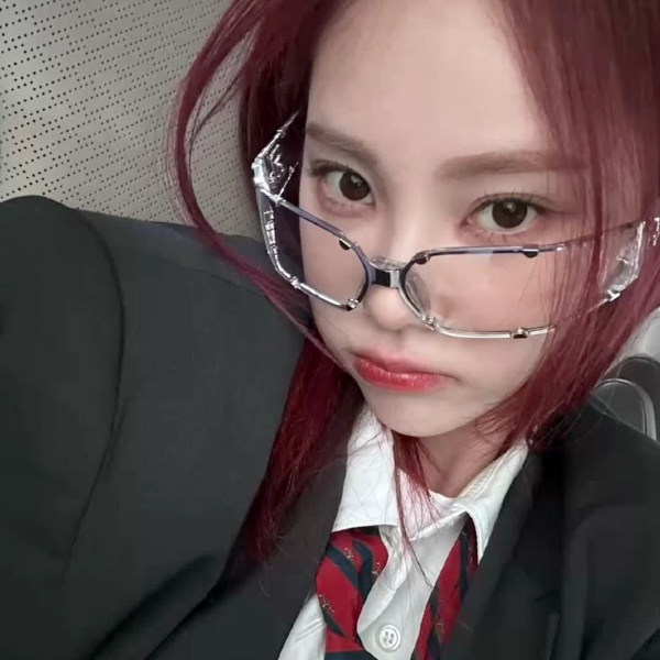 Jinsoul gallery image