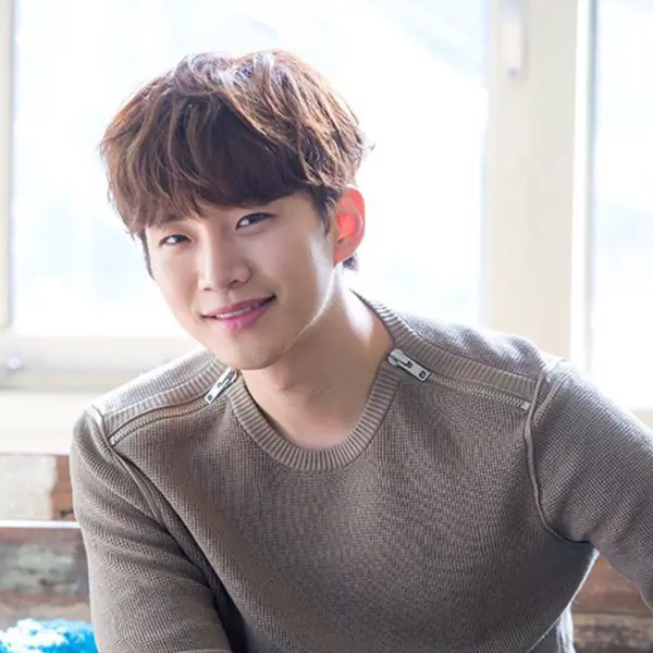 Lee Junho gallery image