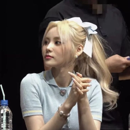 Jinsoul gallery image