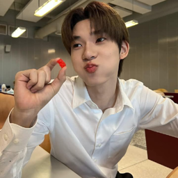 TeeTee gallery image