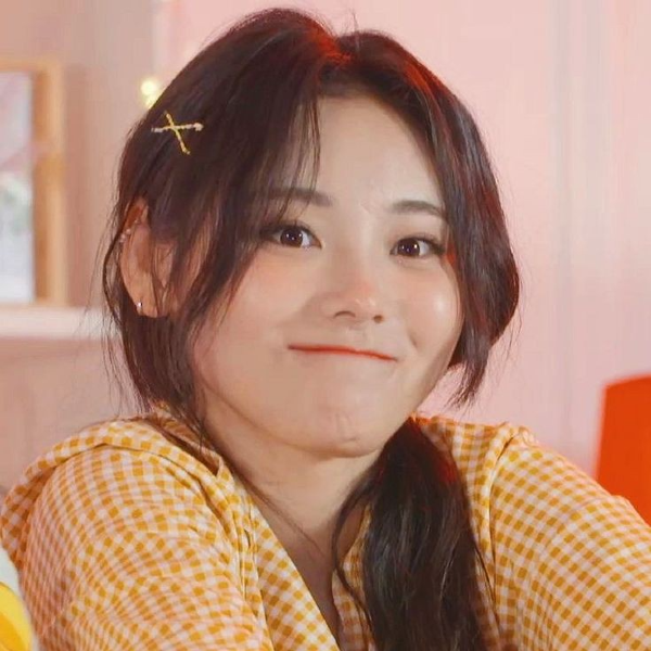 Jinsoul gallery image