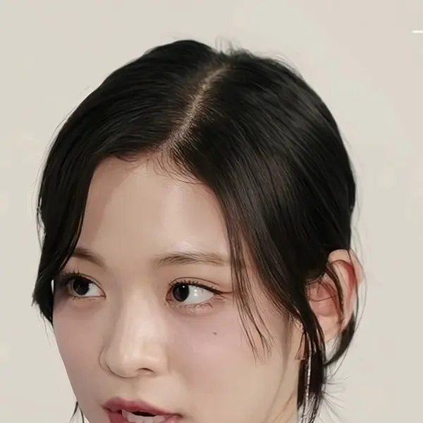 Chaeyoung gallery image