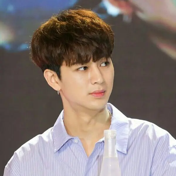 Imagen de la galería de Song Yunhyeong