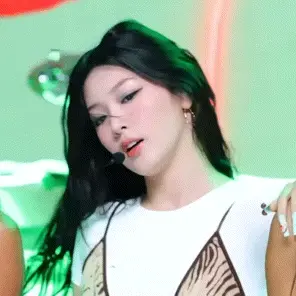 Yoonchae gif