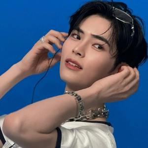 Sung Hanbin gallery image