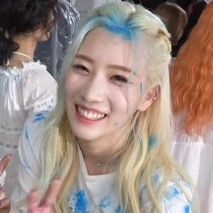 Kim Lip gallery image