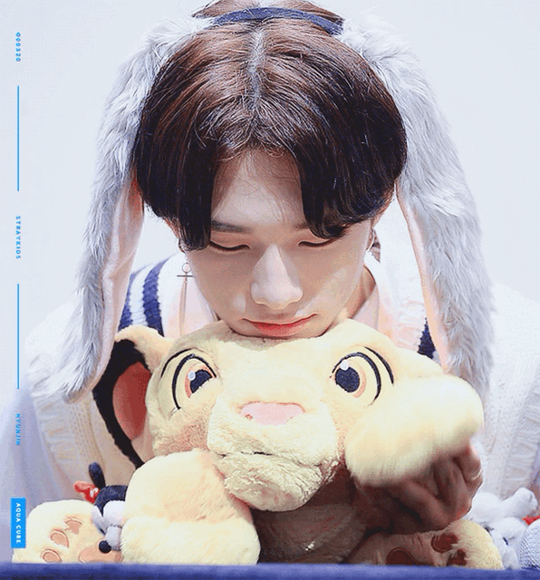 Hyunjin gif