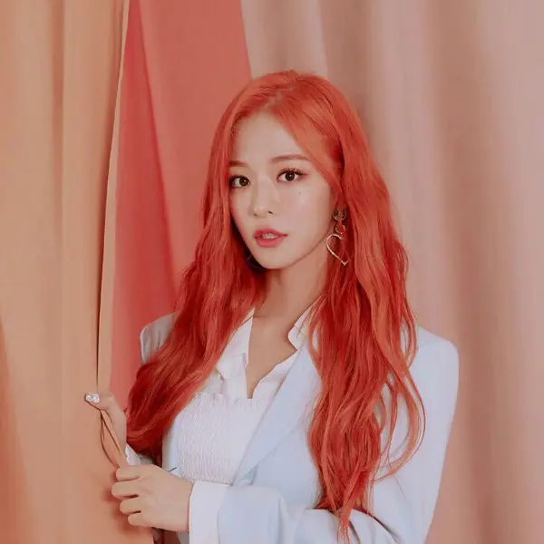 Chaeyoung gallery image