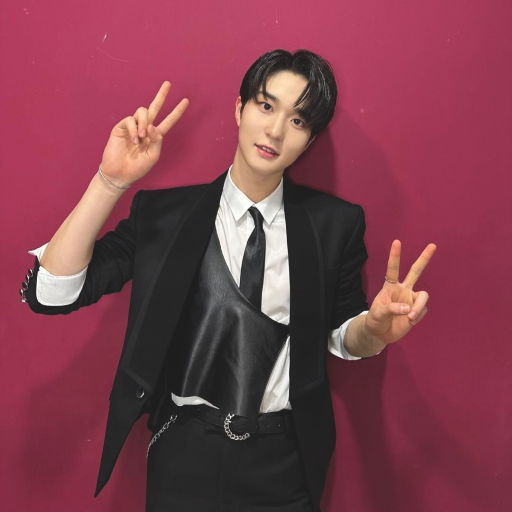 Kim Wooseok galerijafbeelding