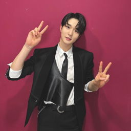 Kim Wooseok gallery image