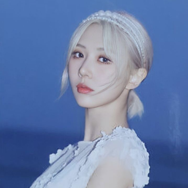 Yoohyeon galerijafbeelding
