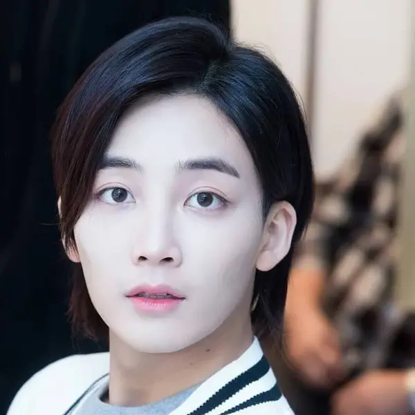 Jeonghan gallery image