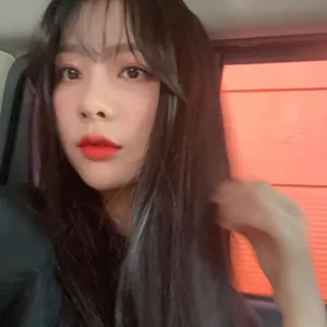 YiYeon gallery image