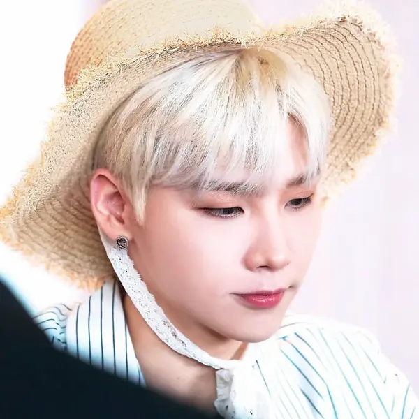 Jeon Woong gallery image