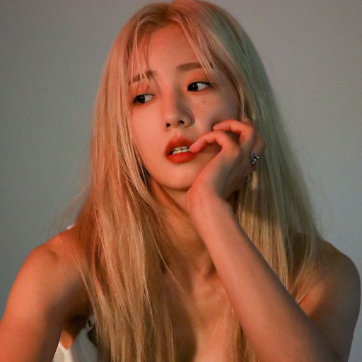 Larawan sa gallery ni Bomi