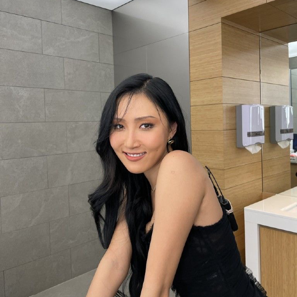 Hwasa gallery image