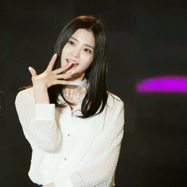 Jeonghwa gallery image