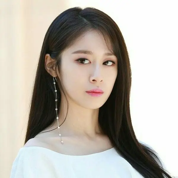 Jiyeon gallery image