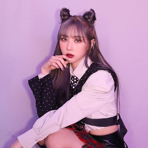 Yoohyeon galerijafbeelding