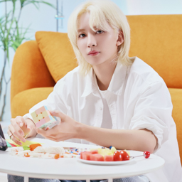 Jeonghan gallery image