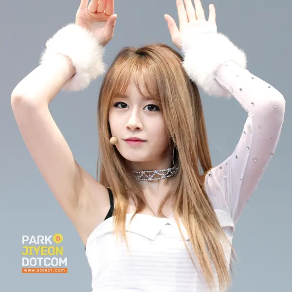 Jiyeon gallery image