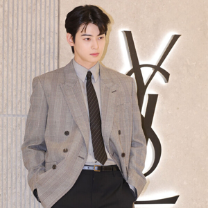 Cha Eunwoo gallery image