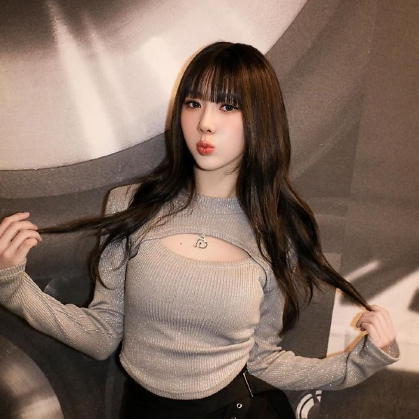 Yoohyeon galerijafbeelding