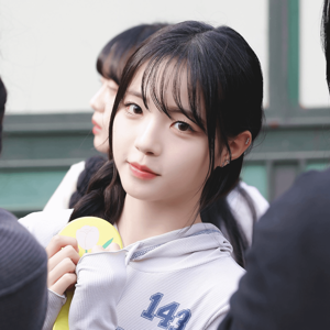 Kim ChaeWon gallery image