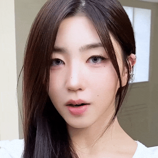Park SoHyun gif