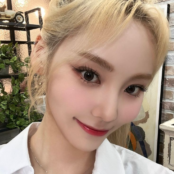 Jinsoul gallery image