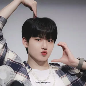 Kim Junkyu gallery image