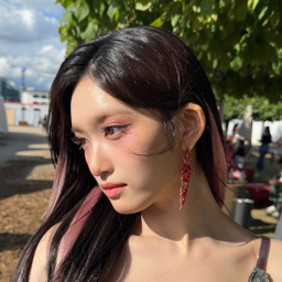 Leeseo gallery image