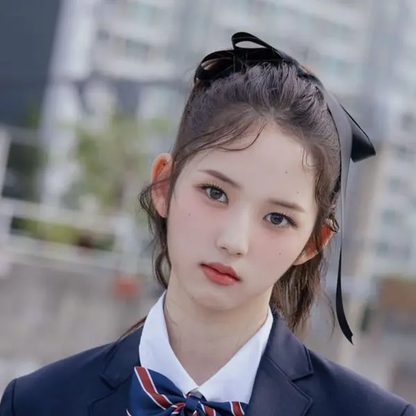 Lee JiWoo gallery image