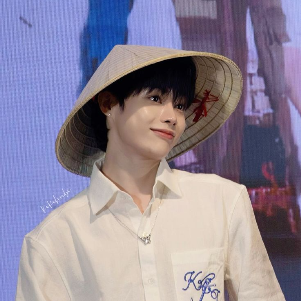Sung Hanbin galerijafbeelding