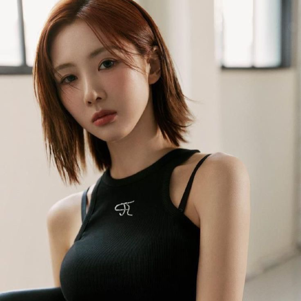 Yoohyeon galerijafbeelding