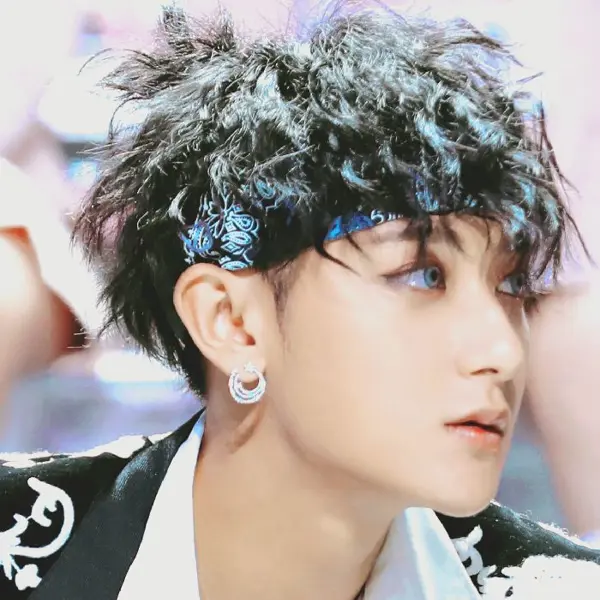 Huang Zitao gallery image