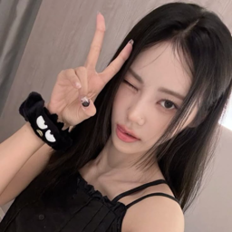 Jinsoul gallery image