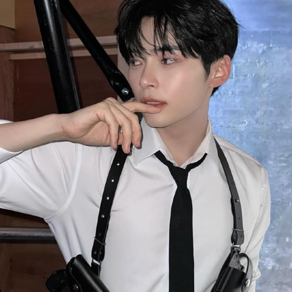 Sung Hanbin galerijafbeelding