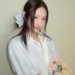 Nayeon gallery image