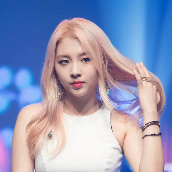 Jeon Jiwoo gallery image