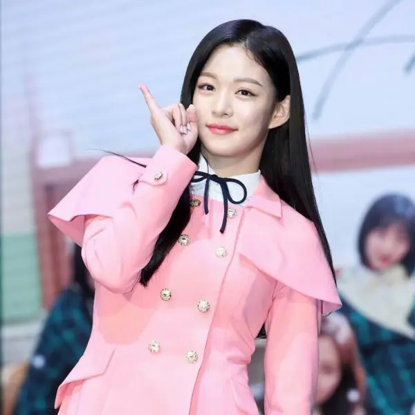 Chaeyoung gallery image