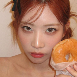 Kim Lip gallery image