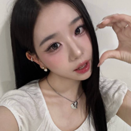 Kim ChaeYeon gallery image