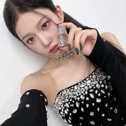 Gambar galeri Yoon Jiyoon