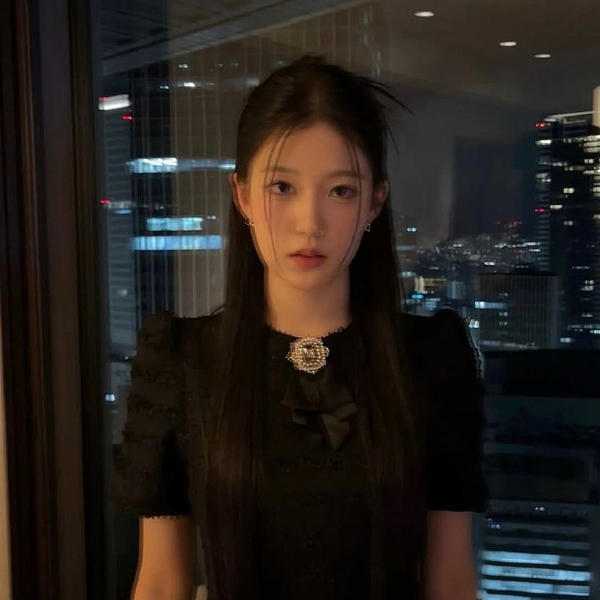 Gambar galeri Yoon Jiyoon