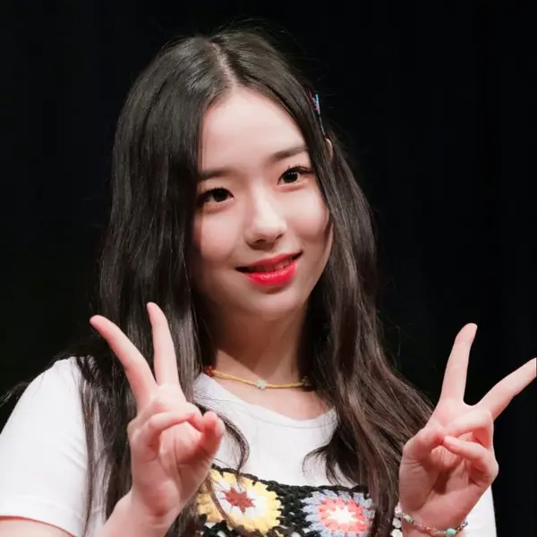 Kim ChaeYeon gallery image