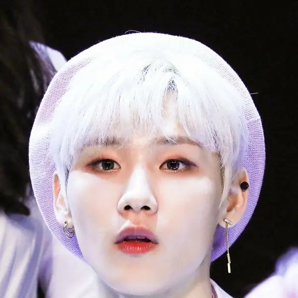 Jeon Woong gallery image